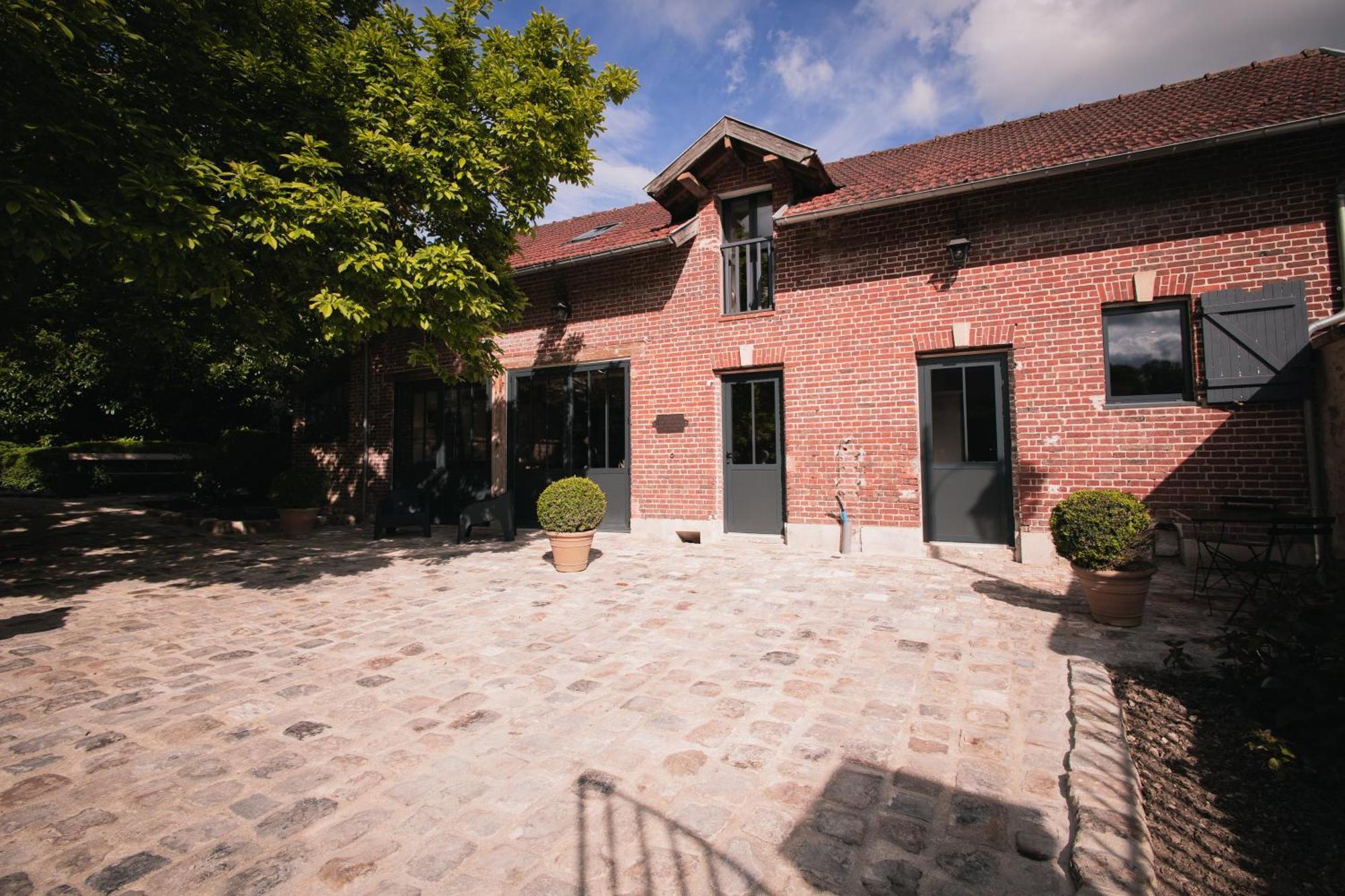 L'Atelier Des Magnolias Bed & Breakfast Aumont-en-Halatte Exterior photo